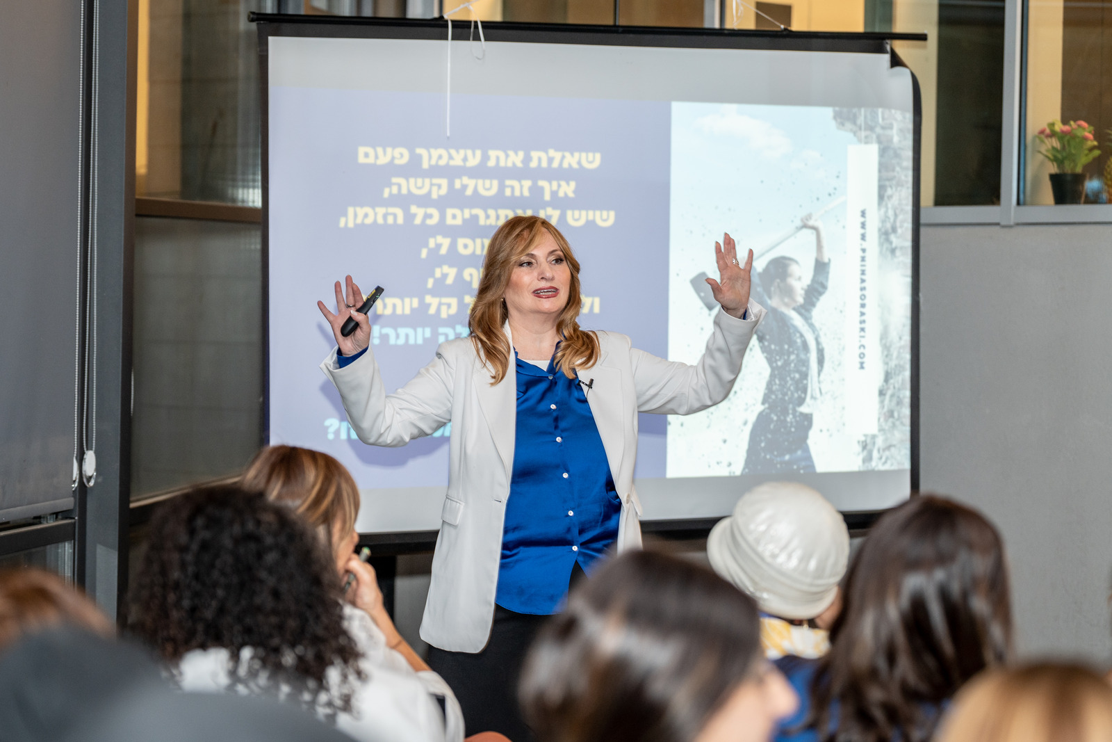 ליווי בקבוצה או לבד: בחירת הדרך המתאימה ביותר לך